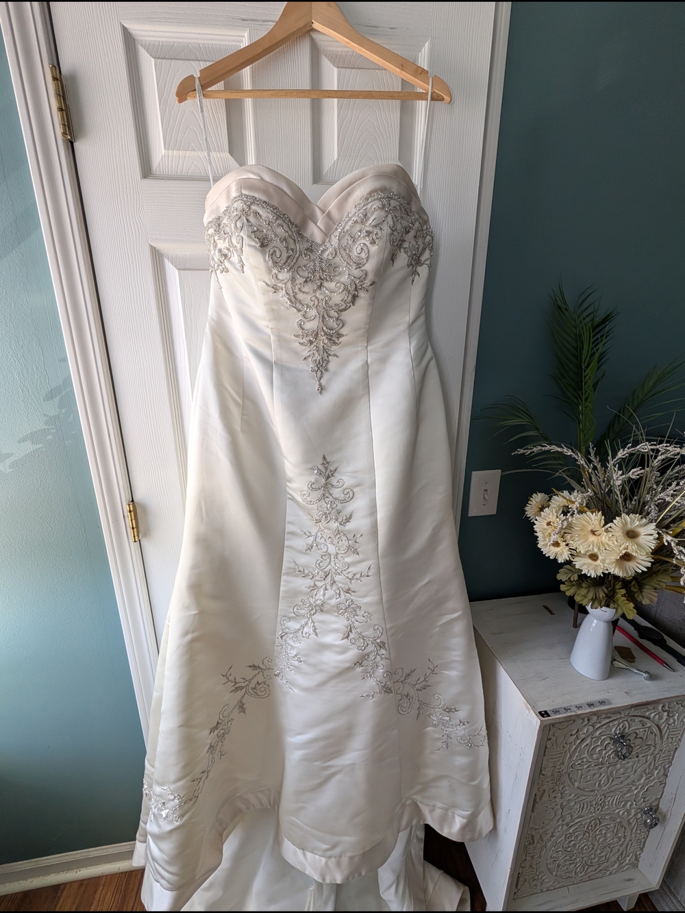 Vintage Mermaid David's Bridal Cream Strapless Wedding Dress